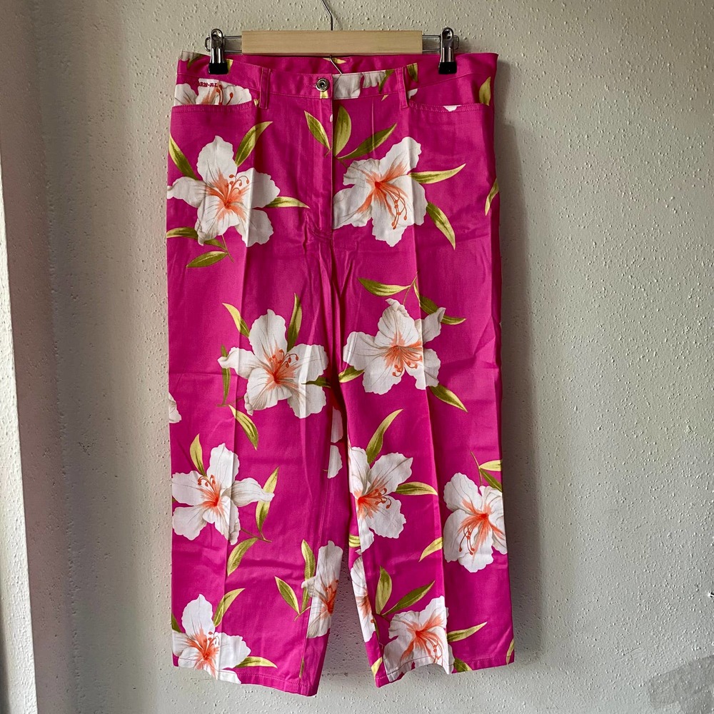 Vintage 90s Floral Hawaiian Capris